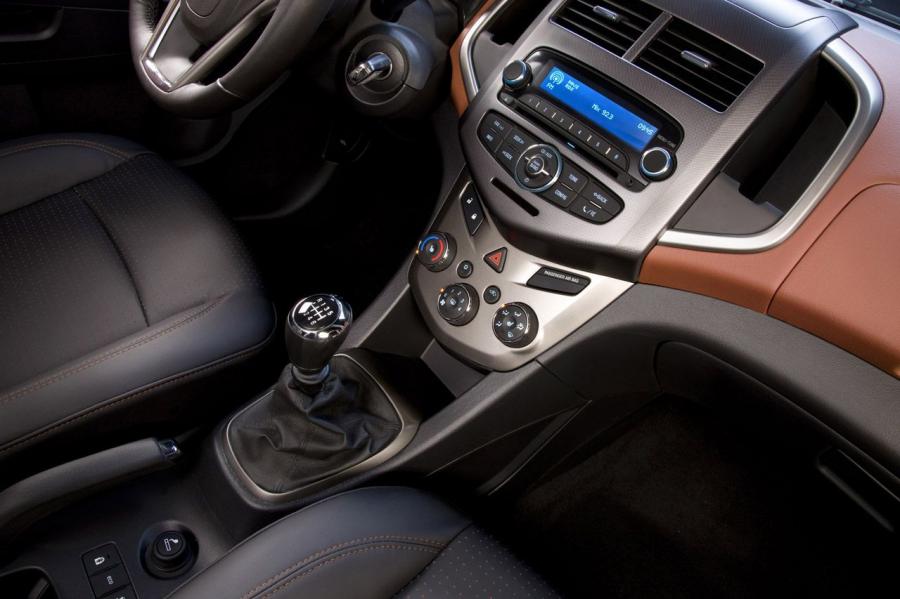  Chevrolet Sonic Sedan 2012 года  (фото 3 из 12)